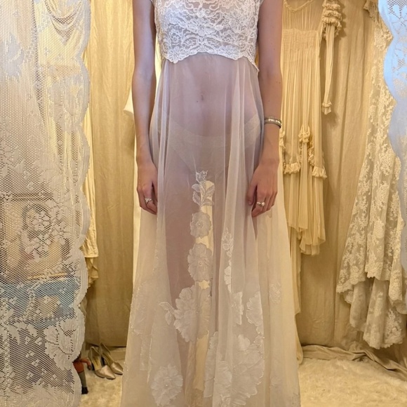 Lace Vintage Dress - Picture 4 of 4